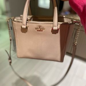 Small tan kate spade purse.